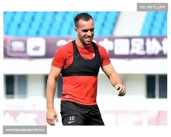 安布罗西尼：国足球员需卸下心理包袱，塞尔吉尼奥展现潜力