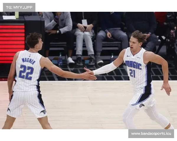 小贾巴里-史密斯关键三分助力球队稳住局势 12中5得17分5篮板