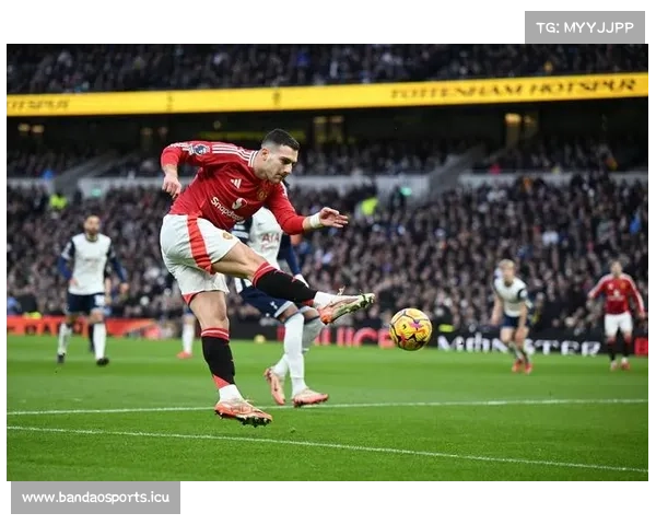 曼联回应梅努和加纳乔转会传闻若有合适报价将考虑出售