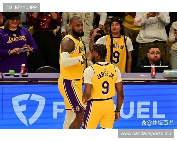 湖人力擒灰熊稳居西部第四詹姆斯发力助球队磨合提升强势表现出色 湖人力擒灰熊稳居西部第四詹姆斯发力助球队磨合提升强势表现出色